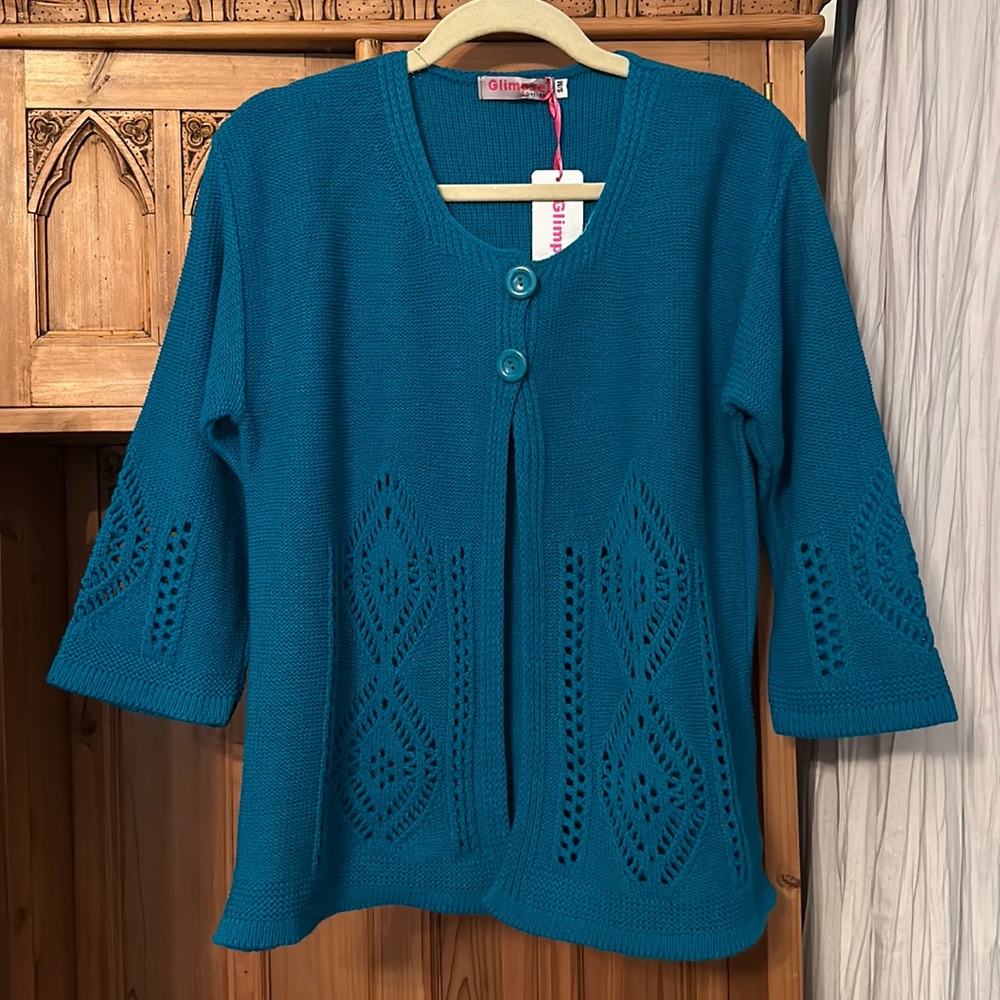 Women’s Knitted Cardigan With Beautiful Detail